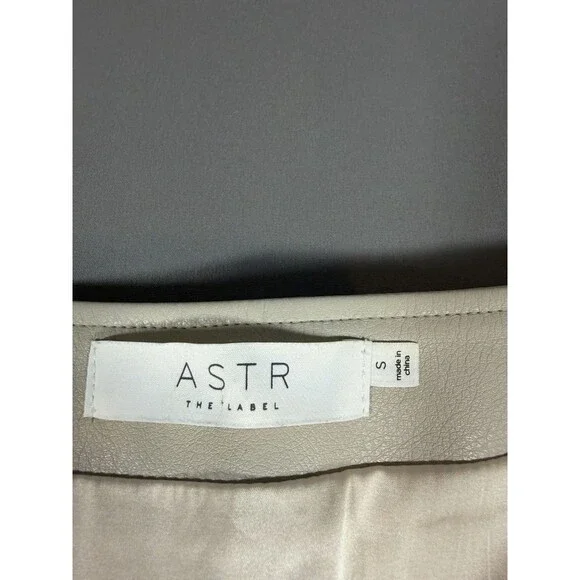 ASTR The Label Ecru Faux Leather Mini Skirt Small Zip Back - Picture 4 of 12